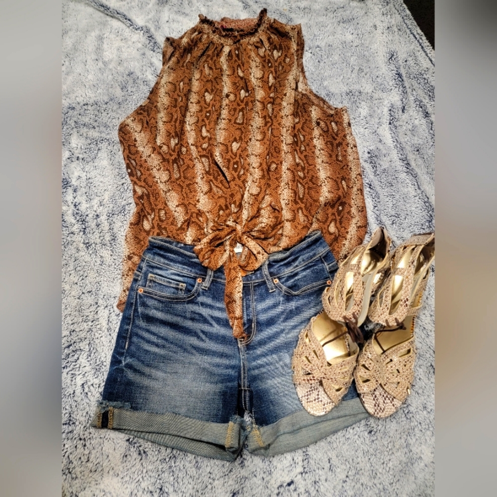 Buckle jean shorts size 24